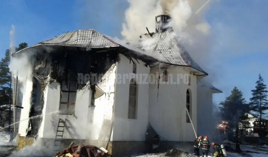 Incendiu puternic la biserică, de Sfântul Andrei. Lăcaşul de cult a fost evacuat de urgenţă