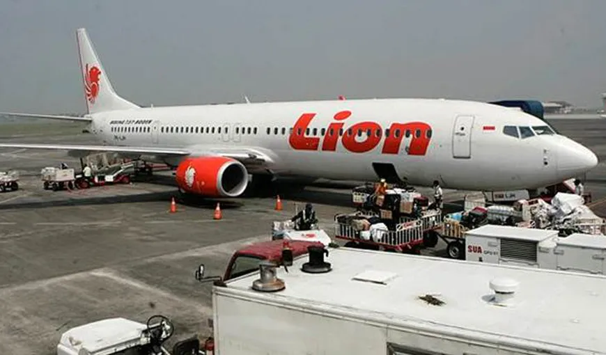 Compania Boeing trimite un avertisment operatorilor care utilizează modelul de avion care s-a prăbuşit în Indonezia