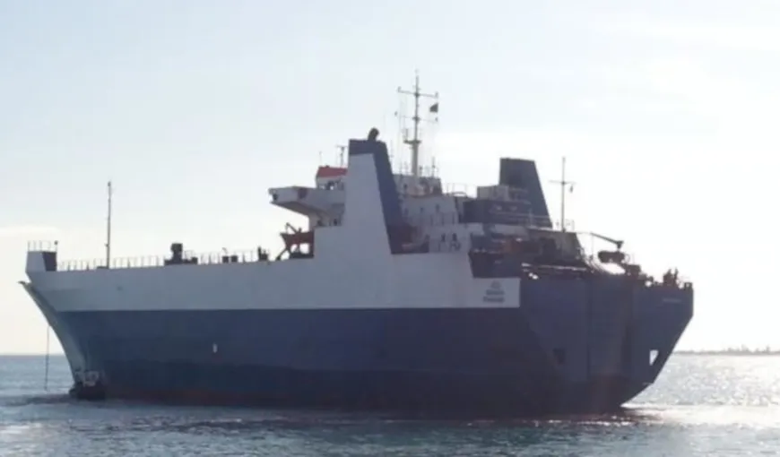 Doi marinari români sunt blocaţi în Libia, la bordul unei nave pe care se află şi 90 de emigranţi