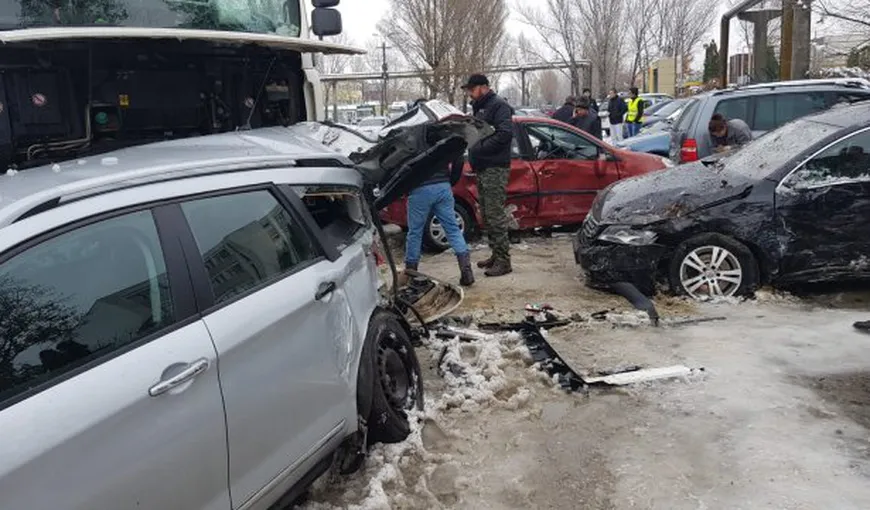Un şofer de tir beat a făcut prăpăd într-o parcare din Iaşi. A distrus opt maşini VIDEO