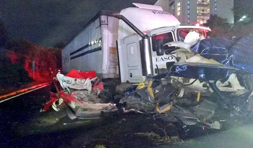 Accident cu 10 morţi pe autostradă. Un tir scăpat de sub control a făcut ravagii VIDEO