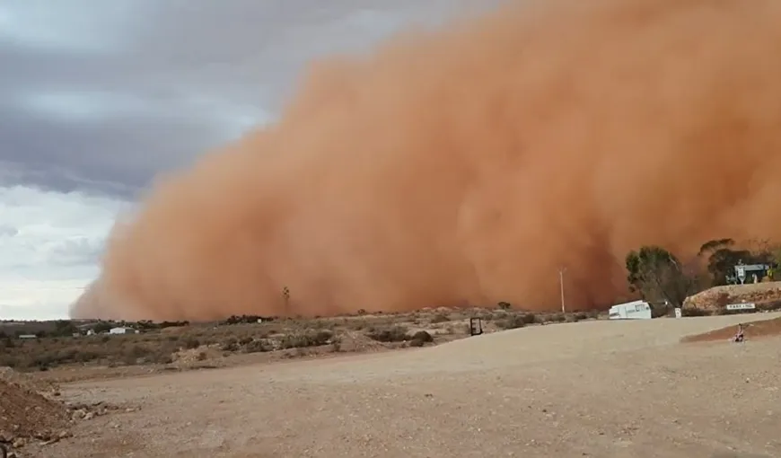 Furtună de nisip nemaivăzută. În câteva zeci de secunde totul a fost acoperit VIDEO