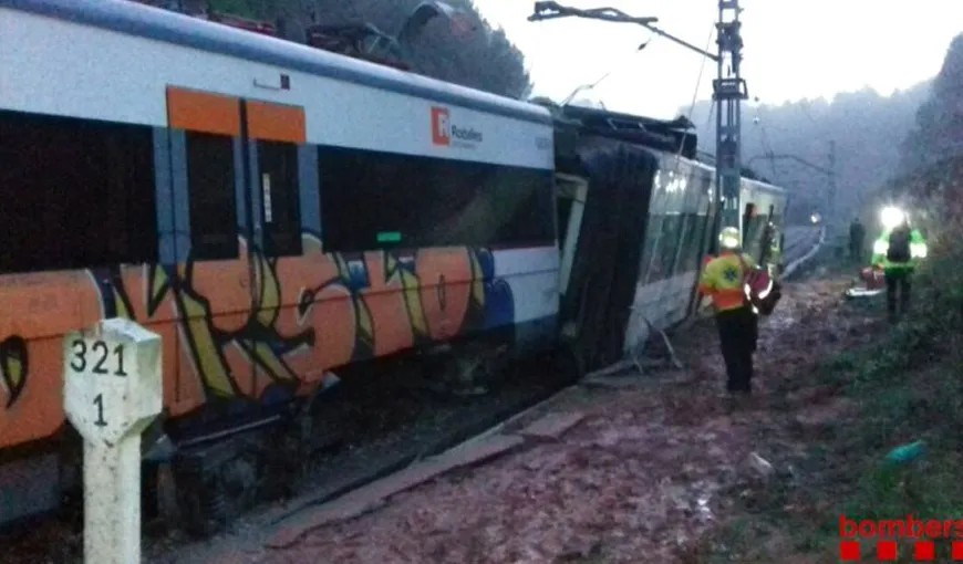 Un mort şi 49 de răniţi, după ce un tren de navetişti a deraiat în apropiere de Barcelona UPFATE