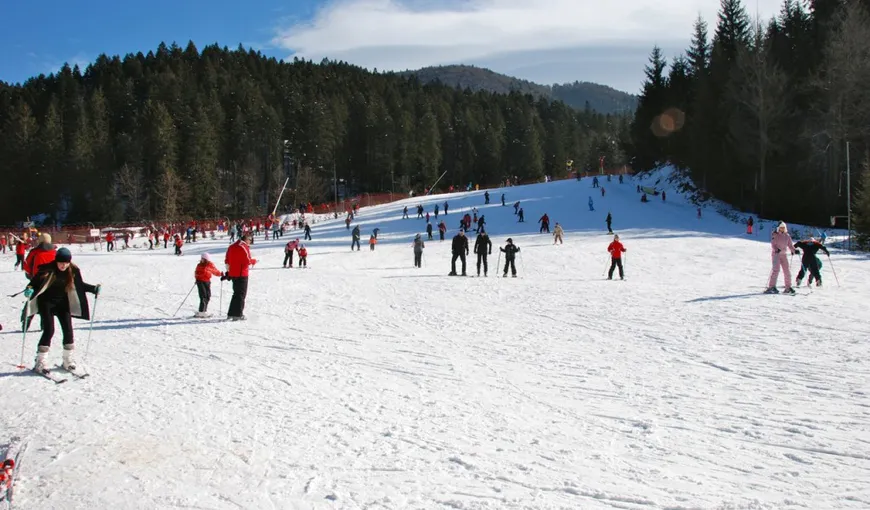 S-a deschis sezon de schi pe Valea Prahovei. Prima pârtie de schi funcţională, la Azuga