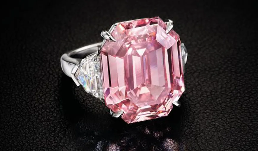 Faimosul diamant roz, Pink Legacy, a fost scos la licitaţie