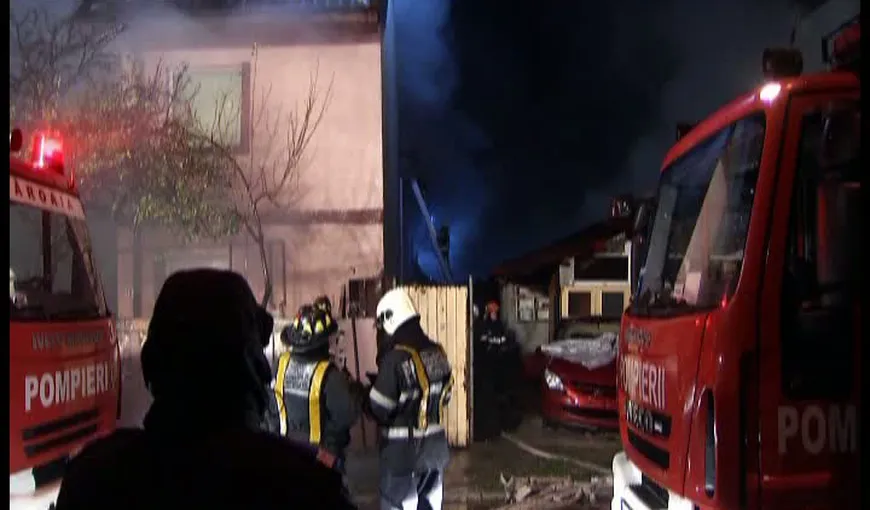 Incendiu puternic în Capitală. Mai multe case au ars în cartierul Bucureştii Noi