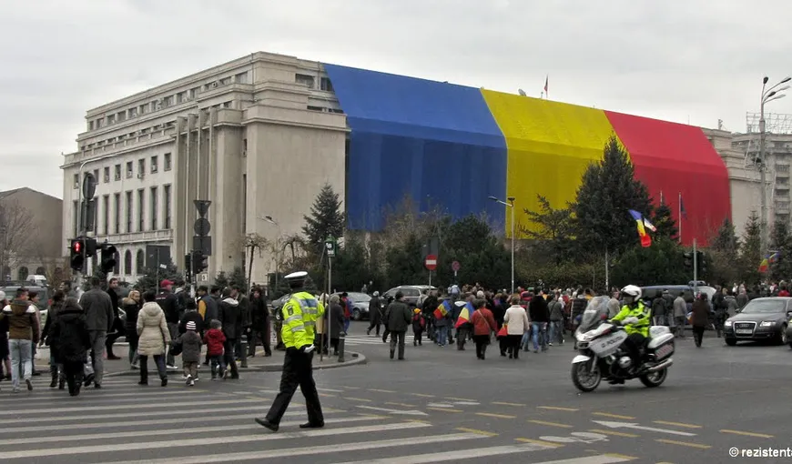 Steagul României de pe faţada Palatului Victoria a fost dat jos de Guvern. Care este motivul acestui gest surprinzător