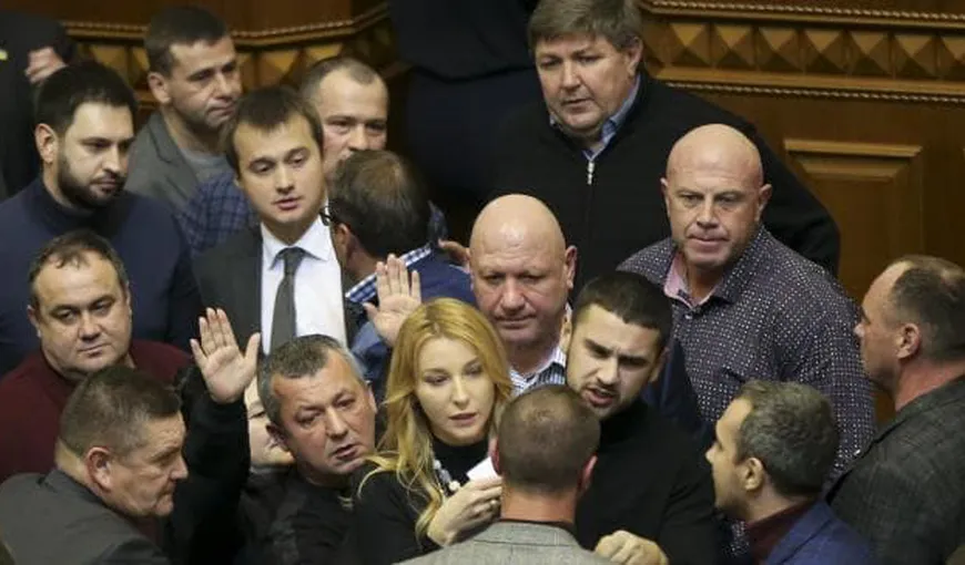 Introducerea legii marţiale în Ucraina poate duce la o escaladare a conflictului