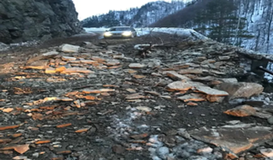 Transfăgărăşanul a fost blocat după o alunecare de teren