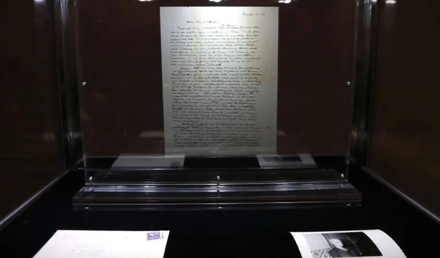 O „scrisoare despre Dumnezeu” semnată de Einstein, vândută la licitaţie cu 2,4 milioane de dolari