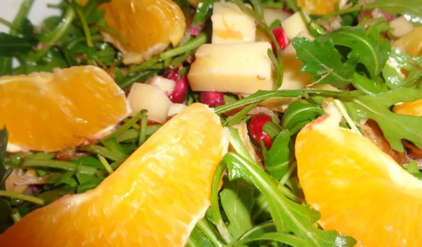 Reţete de Revelion: Salată de rucola cu pui, portocala şi rodie