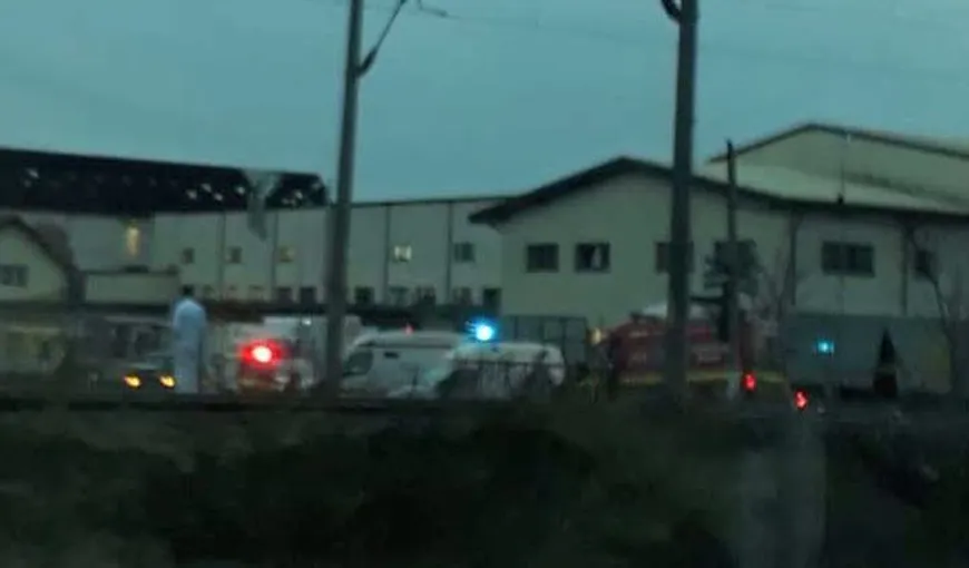 Maşină lovită de tren, în judeţul Cluj. O persoană a murit, iar alta a fost rănită VIDEO