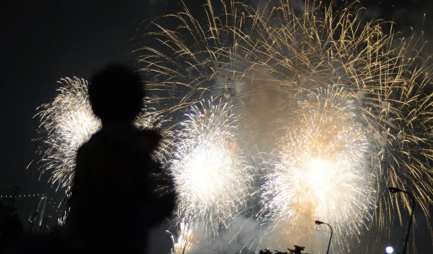 Artificiile de Revelion: Reguli pentru părinţi să ţină copiii în siguranţă