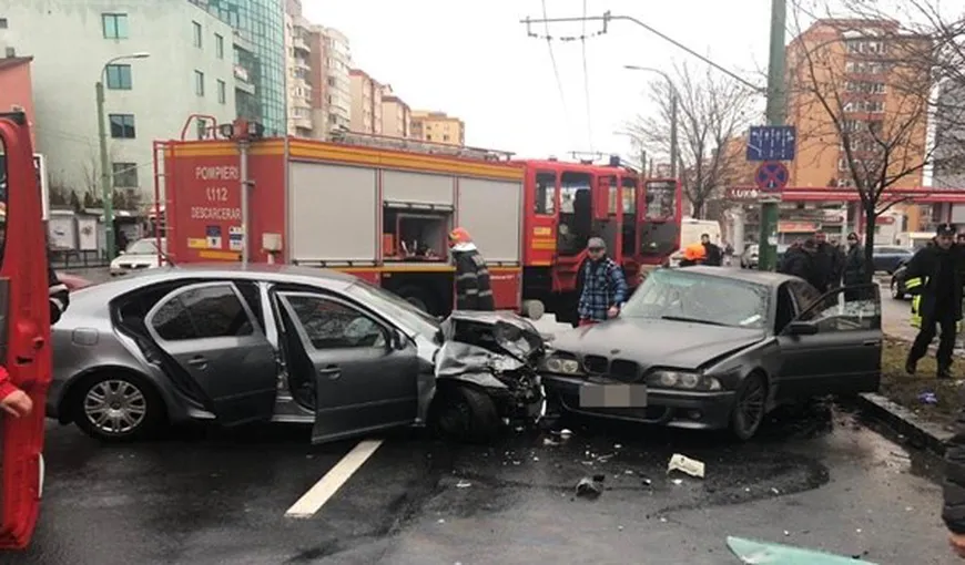 Accident cu şase răniţi în centrul Braşovului. Două dintre victime sunt copii