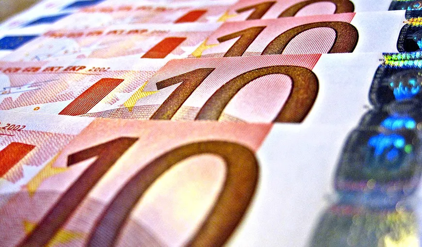 Se apropie Sărbătorile, creşte euro. Moneda europeană se aprope de 4,67, aurul are cel mai mare preţ din ultimele 6 luni