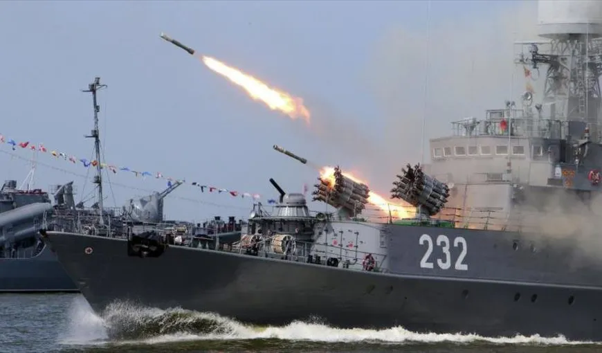 Tensiuni în Marea Neagră – Flota rusă anunţă manevre militare la sud de strâmtoarea Kerci