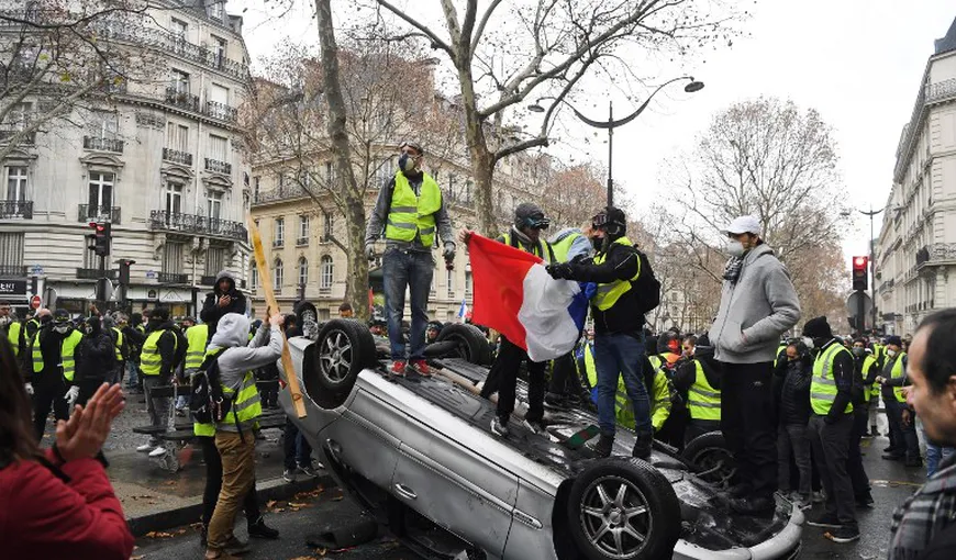 Bilanţul violenţelor din Franţa: Peste 135.000 de participanţi, 1.723 de „veste galbene” reţinute, jurnalişti răniţi