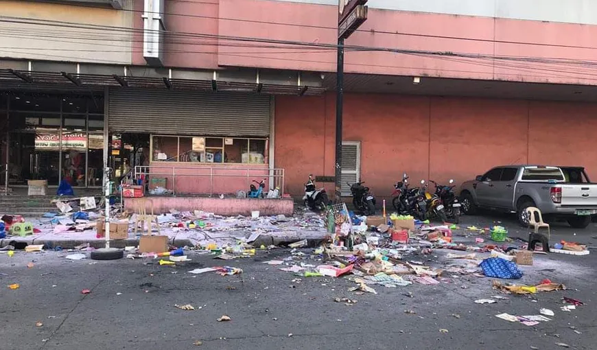Explozie la mall, în ajun de An Nou. Sunt morţi şi răniţi, imagini cu oamenii care fug îngroziţi pe stradă VIDEO