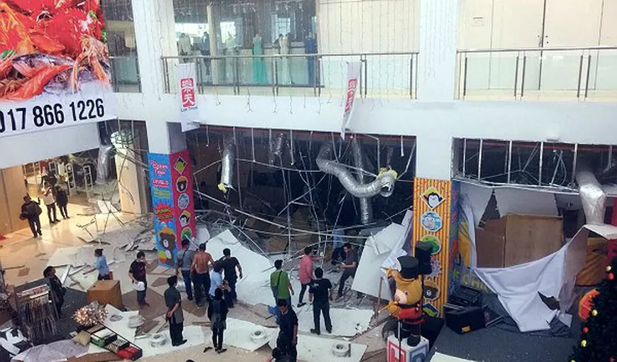 Explozie la mall. Sunt cel puţin 3 morţi şi 26 de răniţi. Momentul a fost surprins de camere VIDEO