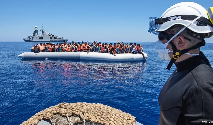 Zeci de migranţi au fost salvaţi din Marea Mediterană