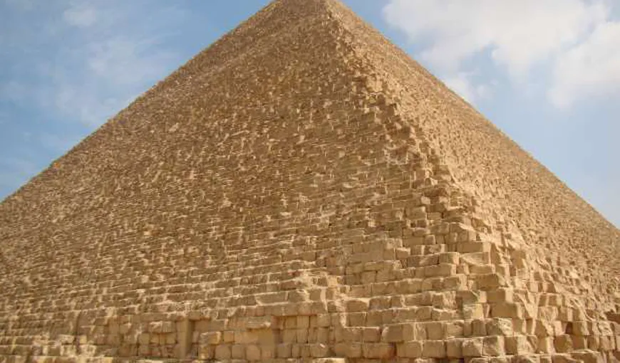 Autorităţile din Egipt au demarat o investigaţie după ce un cuplu s-ar fi fotografiat nud în vârful Marii Piramide