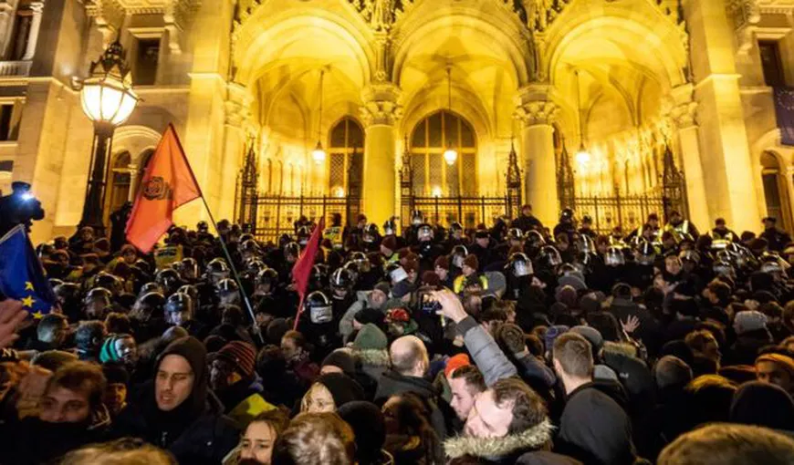 Mii de persoane au protestat din nou în Ungaria faţă de politicile Guvernului Viktor Orban