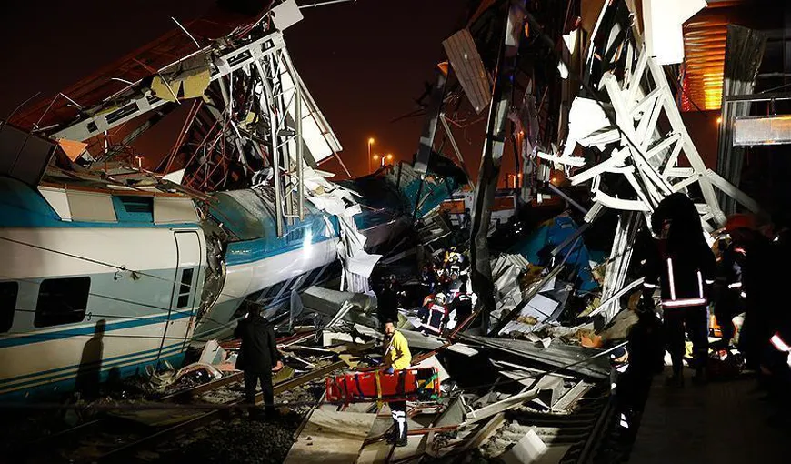 Coliziune între două trenuri: nouă morţi şi peste 40 de răniţi UPDATE
