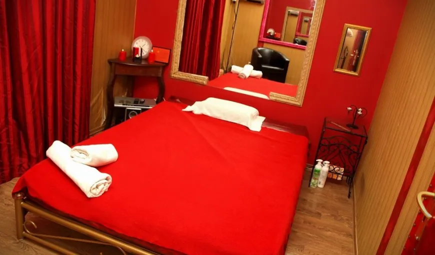 Un profesor de liceu din Iaşi s-a dus la un salon de masaj erotic. INCREDIBIL ce s-a întâmplat acolo