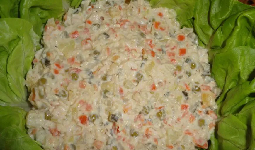Salată de boeuf cu pui şi mazăre