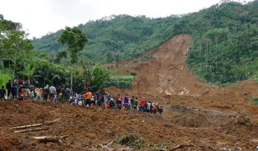 Sunt 32 de morţi – bilanţul teribil al unei alunecări de teren în Indonezia