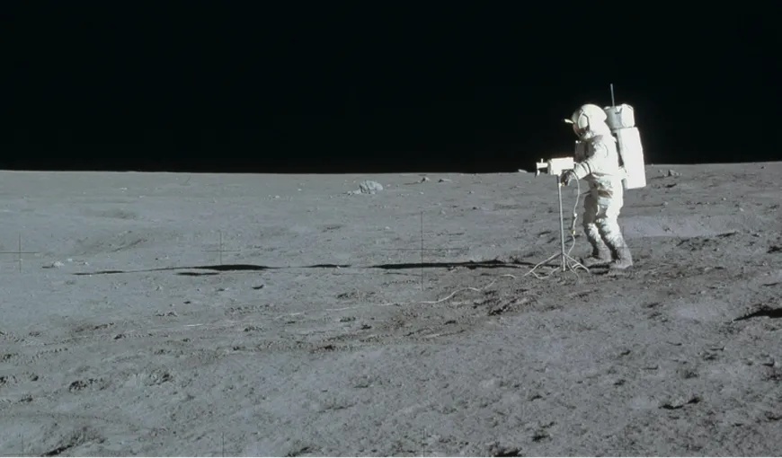 O rocă adusă de misiunea Apollo 14 de pe Lună s-ar fi format de fapt pe Pământ. Care este explicaţia specialiştilor