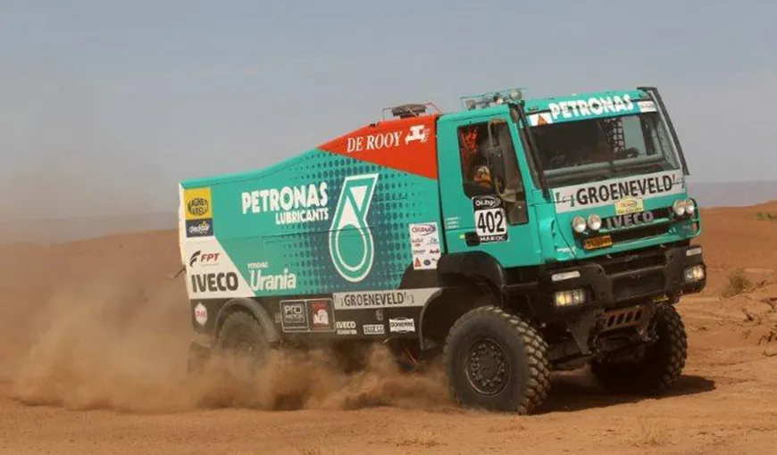 Raliul Dakar 2019, clipul care a devenit viral. Un fan a rupt o bucată dintr-un camion VIDEO