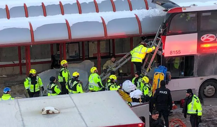 Trei morţi şi 23 răniţi într-un accident de autobuz