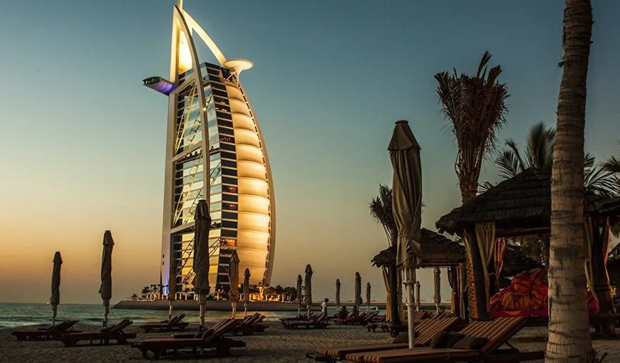 Un yacht de 1,5 milioane de dolari s-a scufundat la Dubai cu tot cu pasageri. Totul a fost filmat VIDEO