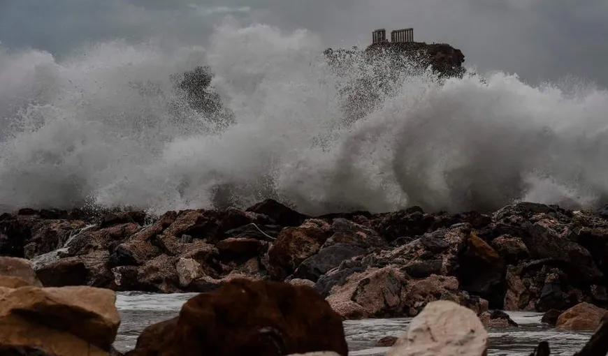 MAE român, avertizare de călătorie în Grecia: vânturi puternice, furtuni şi curse maritime suspendate