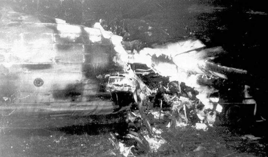 Cea mai stupidă catastrofă din istoria aviaţiei! 70 de oameni, ucişi după ce pilotul a făcut pariu că poate ateriza legat la ochi