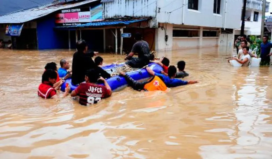 Inundaţii şi alunecări de teren soldate cu zeci de victime