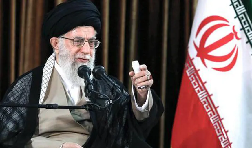 Liderul suprem iranian îi ridiculizează pe unii oficiali americani: Sunt nişte idioţi de primă clasă