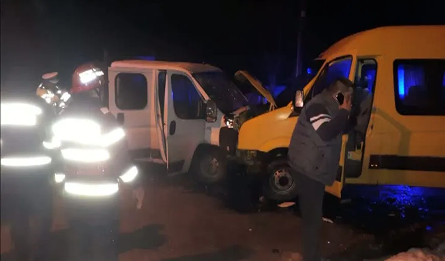 Accident între un microbuz şi o autoutilitară, în Argeş. Sunt patru victime