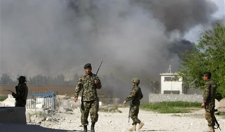 Zeci de persoane, ucise într-un atac taliban împotriva serviciilor de informaţii militare