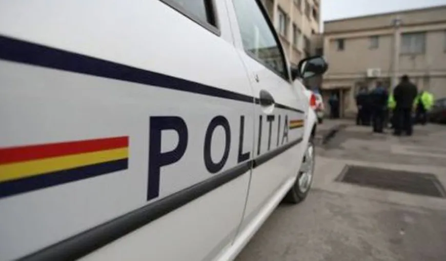 Bărbat prins de poliţişti în timp ce fura dintr-o curte din Bucureşti