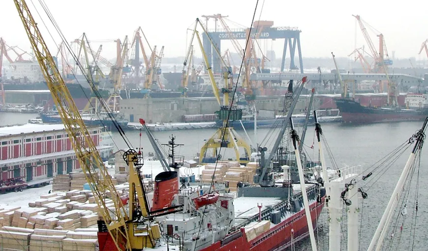 Intervenţie de urgenţă în Portul Constanţa. Trei marinari au căzut în apă