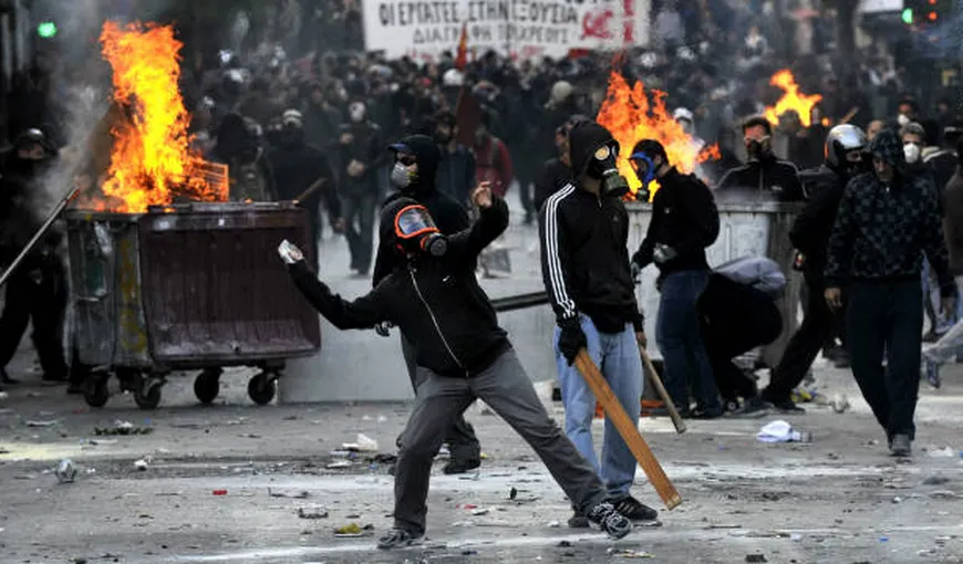 Proteste violente în Atena, împotriva guvernului Tsipras. Poliţia a acţionat cu gaze lacrimogene împotriva manifestanţilor