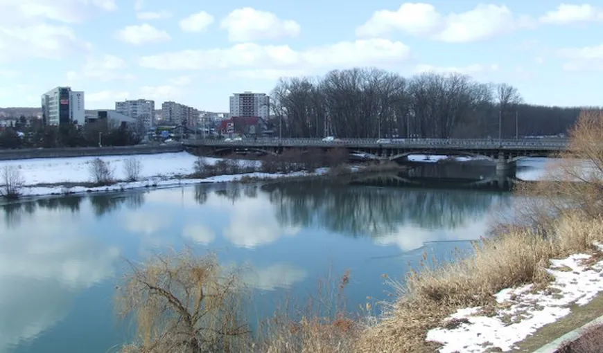 Apele Române, reacţie în scandalul apei din Capitală: Apa râului Argeş a fost în parametrii pentru tratare în vederea potabilizării