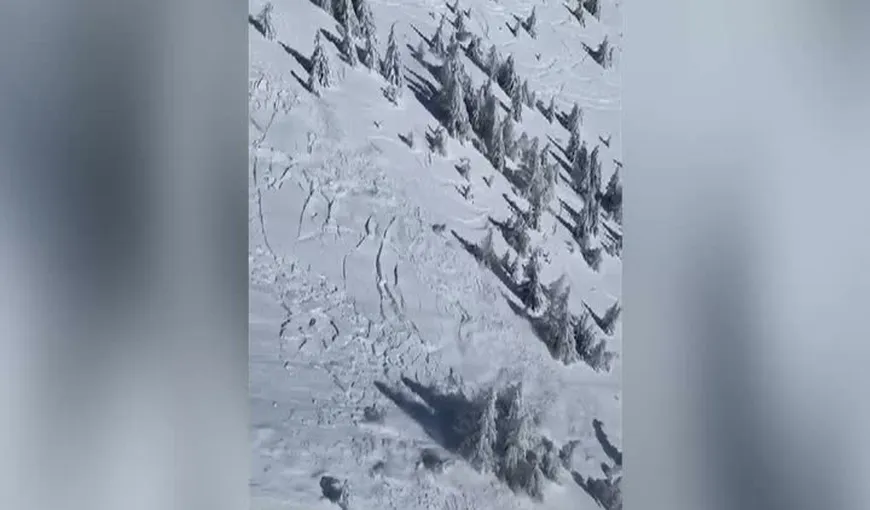 Un schior, surprins de o avalanşă pe care a provocat-o chiar el, în Munţii Bucegi VIDEO
