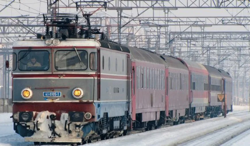 Trafic feroviar blocat în judeţul Hunedoara după ce un TIR a căzut pe calea ferată