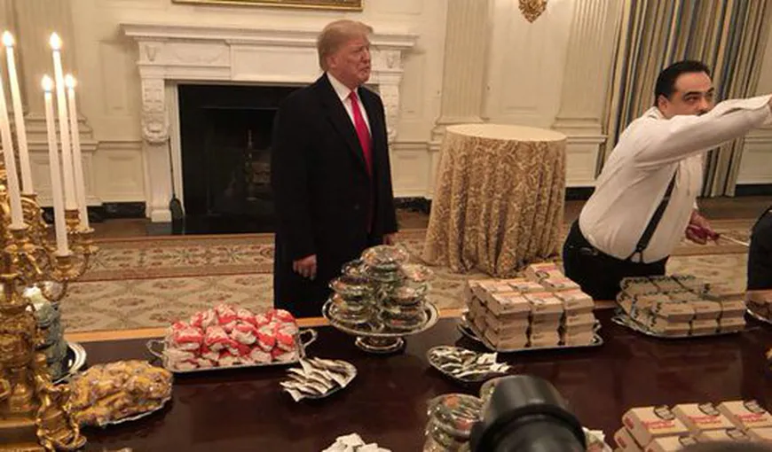 Donald Trump a comandat pizza şi hamburgeri de la fast food, din cauza shutdown-ului. Preşedintele SUA a plătit din propriul buzunar