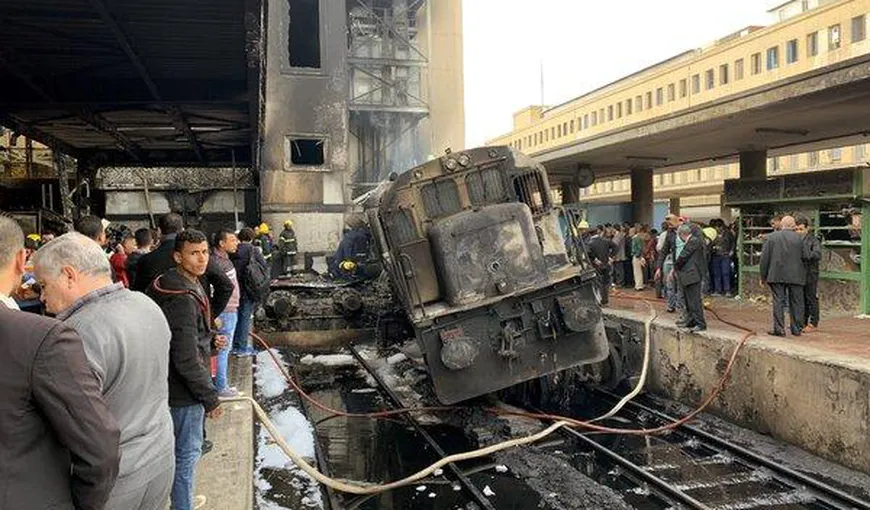 Accident de tren urmat de un incendiu în gara centrală din Cairo. Bilanţ: cel puţin 20 morţi şi 40 de răniţi