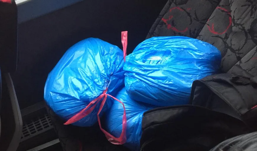 Peste trei kilograme de cannabis, descoperite în rucsacul unui tânăr care se afla într-un autocar ce venea din Grecia