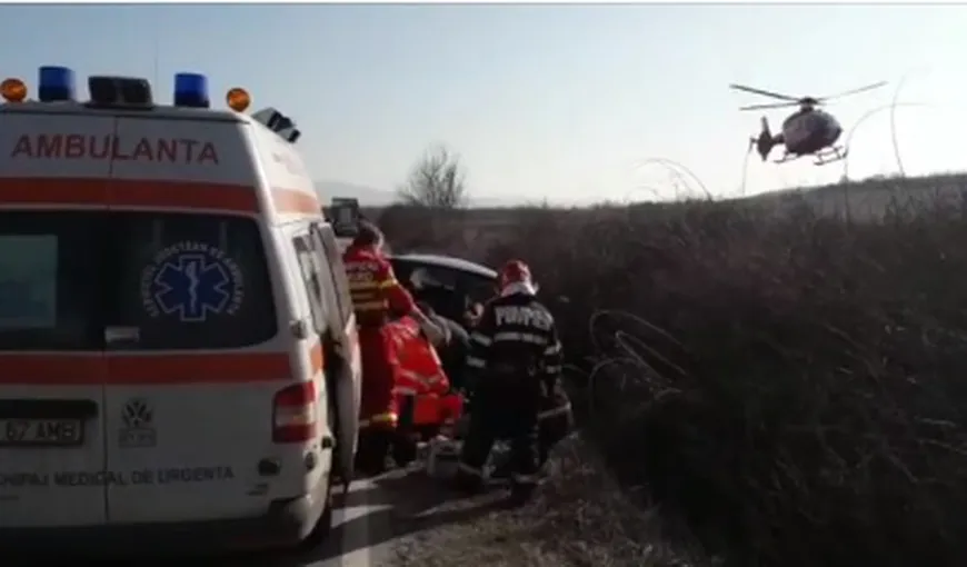 Accident grav în Arad: Un bărbat a murit, două persoane sunt în stare critică. Un elicopter SMURD a intervenit